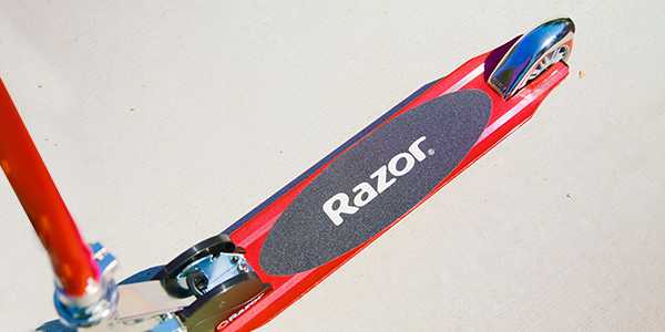 A kick scooter with the Razor logo printed on it.